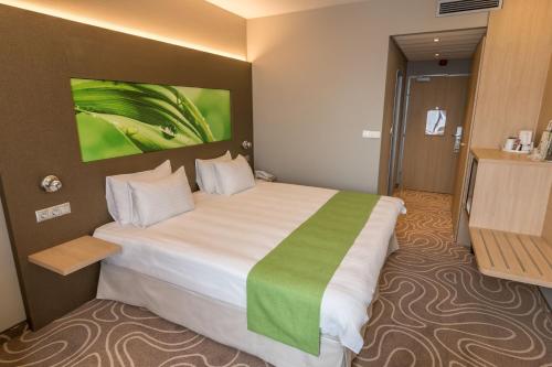 244314398 Holiday Inn Budapest-Budaörs by IHG
