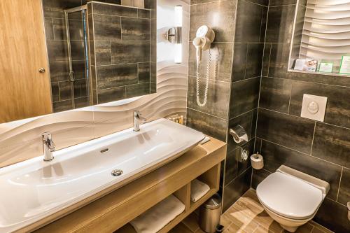 244314484 Holiday Inn Budapest-Budaörs by IHG