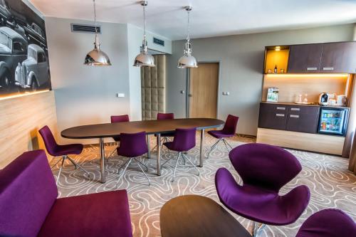 244314550 Holiday Inn Budapest-Budaörs by IHG