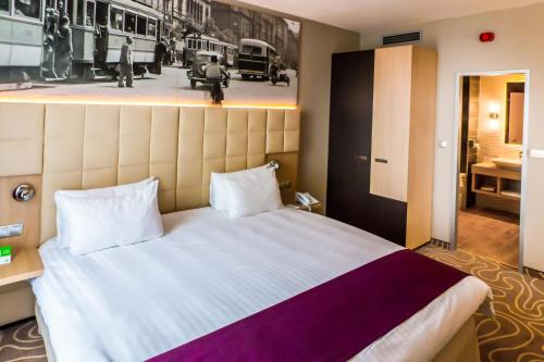 244314596 Holiday Inn Budapest-Budaörs by IHG