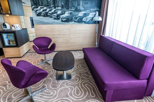 244314610 Holiday Inn Budapest-Budaörs by IHG