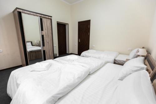 Light Hotel – Toshkent, NY