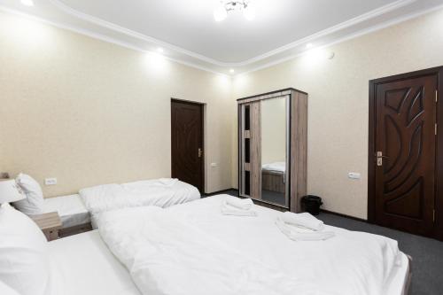 Light Hotel – Toshkent, NY