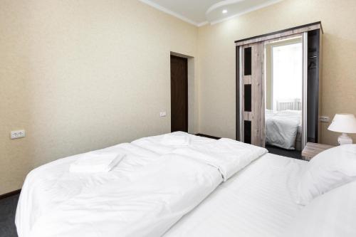 Light Hotel – Toshkent, NY