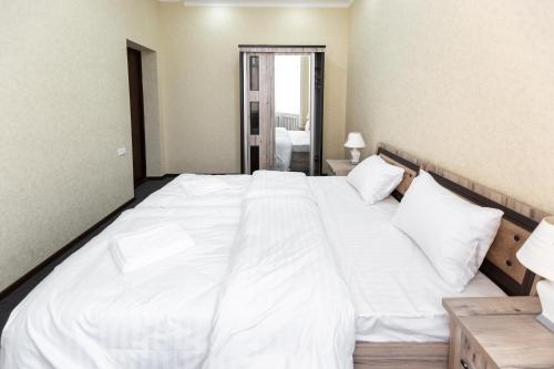 Light Hotel – Toshkent, NY