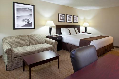 Holiday Inn Canton-Belden Village, an IHG Hotel - image 7