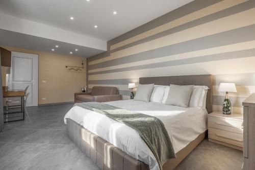 VIVERONE LAKE ROOMS – Viverone, NY