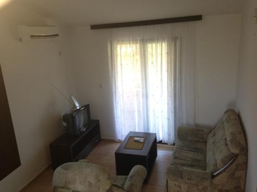 2 bedrooms, 3 beds