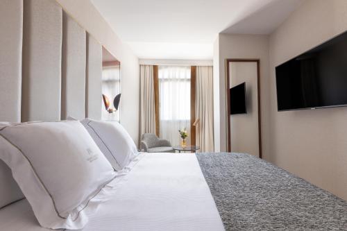 Suites Center Barcelona - image 2