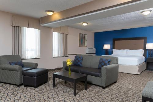 Holiday Inn Chicago - Elk Grove, an IHG Hotel