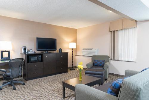 Holiday Inn Chicago - Elk Grove, an IHG Hotel