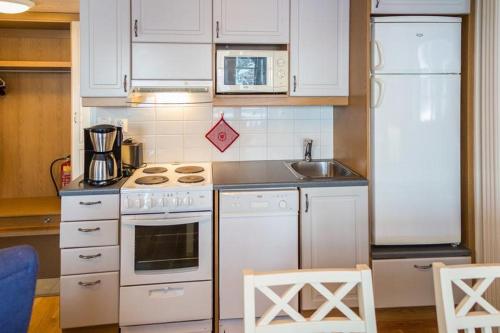 Kitchen, Pointin Vale, Tahko in Nilsia