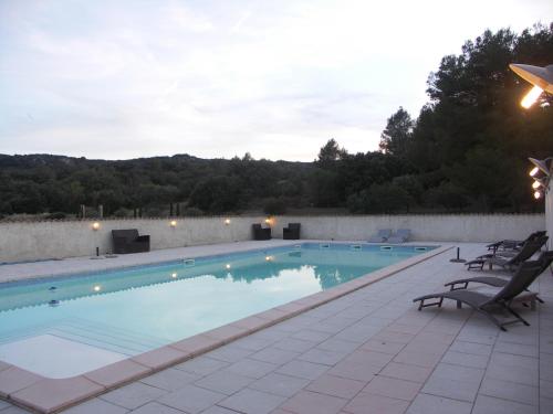 Peldbaseins, Domaine Saint Martin in Valliguieres