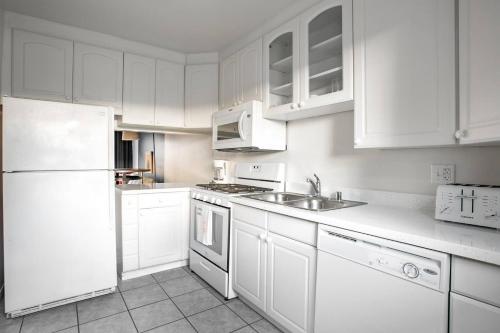 WanderJaunt - Castillo - 2BR - Point Loma - image 9