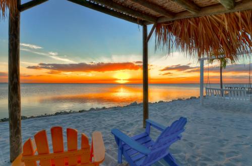 Waterfront Fun Heated pool Amazing sunsets, Pinellas