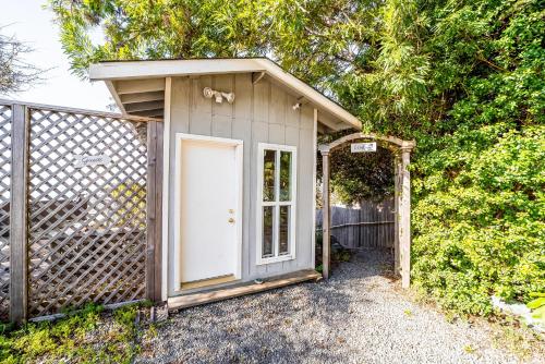 Whale Rock Suites - image 6