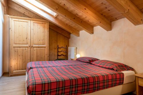2 bedrooms, 3 beds