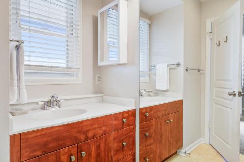 Carolina Boulevard 128 - image 7