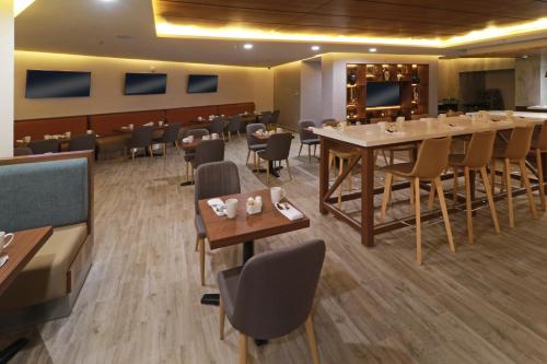 244377060 Holiday Inn - Ciudad Juarez by IHG