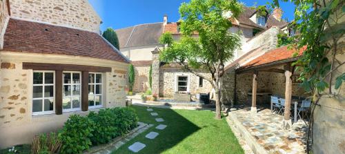 Сад, La Maison d'Emilie - Chambres d'hôtes (La Maison d'Emilie - Chambres d'hotes) in Шоме-ан-Брі