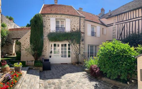 Сад, La Maison d'Emilie - Chambres d'hôtes (La Maison d'Emilie - Chambres d'hotes) in Шоме-ан-Брі