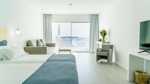 La Cala Suites Hotel - Adults Only - image 2