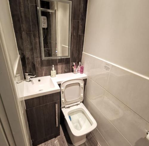 Pilkingtons Guest House Accrington - image 13