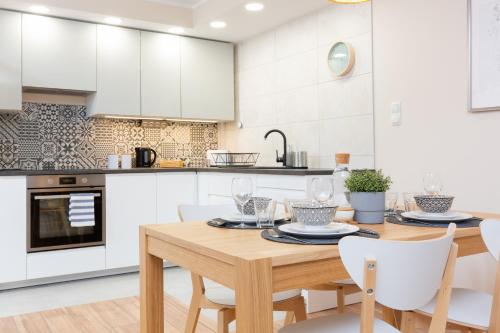 Apartments Warsaw Królewska by Renters - main image