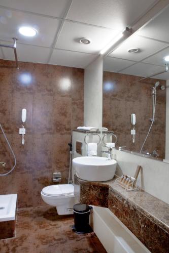 room detail thumbnail 2