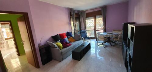 ILIO e GIULIA APART 300 METERS FROM METRO STATION C, Rom (Foto 4)