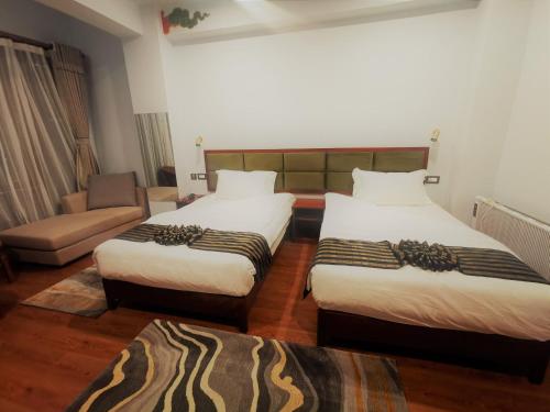2 twin beds