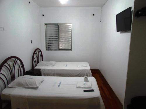 Economy Double Room image 4