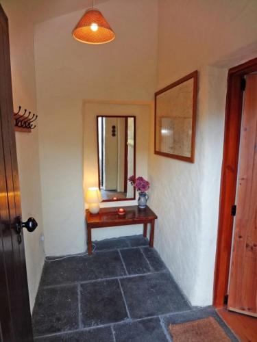 ทางเข้า, The Old School in แบลลีไฮก์