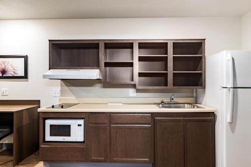 Konyha, WoodSpring Suites Toledo Maumee in Maumee