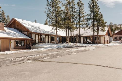 Vintage Lakeside Inn in Big Bear Lake, USA