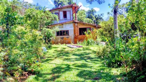 Canto do Jacarandá (Casa no Vale do Matutu)