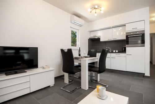 Apartment room in Sunny Biokovo Apartments