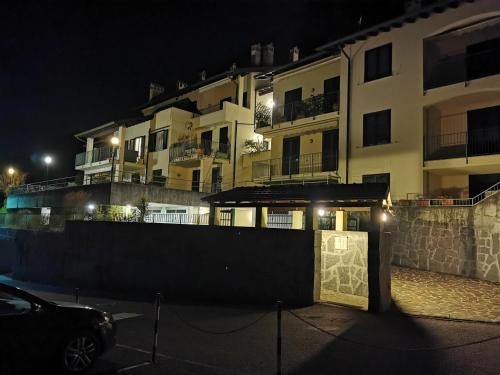 مدخل, Near Villa Monastero and Castello di Vezio in فارينا