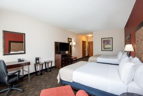 2 queen beds