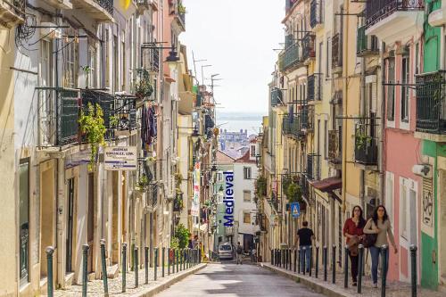 Romantic Medieval Apartment in Lissabon