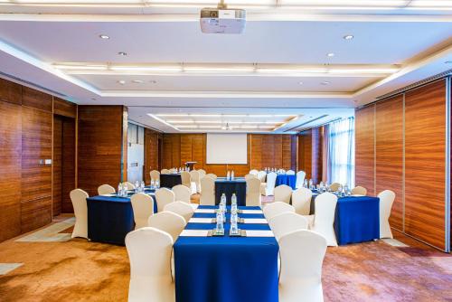 244494183 Holiday Inn Qingdao City Center by IHG - May 4th Square