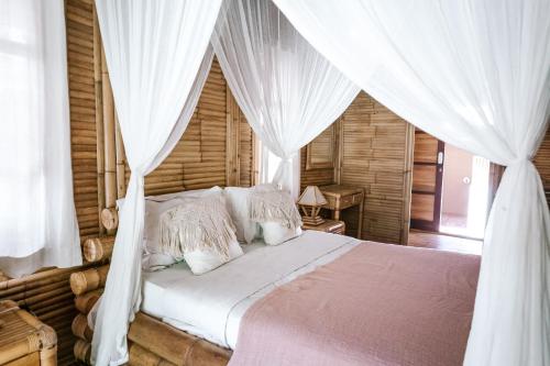 Bamboo Bungalows 3
