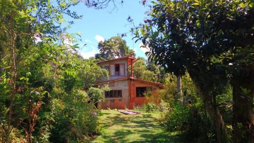 Canto do Jacarandá (Casa no Vale do Matutu)