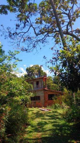 Canto do Jacarandá (Casa no Vale do Matutu)