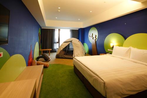 room detail thumbnail 2