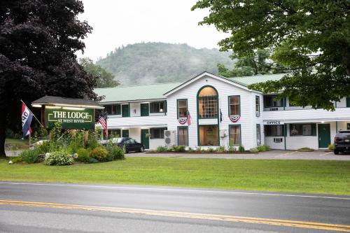 The Lodge at West River - Hotel - Newfane