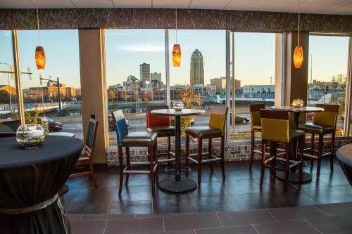 Holiday Inn Des Moines-Downtown-Mercy Campus an IHG Hotel - image 8