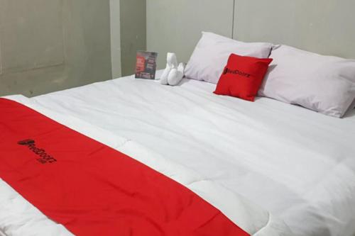 RedDoorz @ Hotel Yaki Mamuju in Mamuju