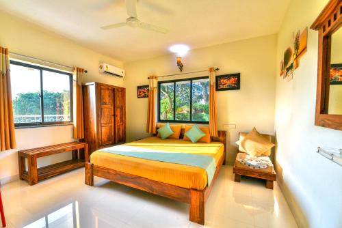 

Monarch Suites