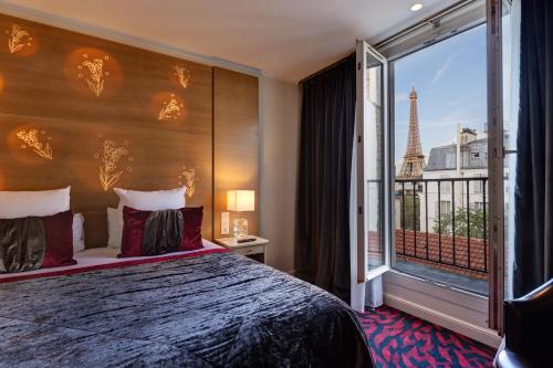 hotel with view of eiffel tower from room